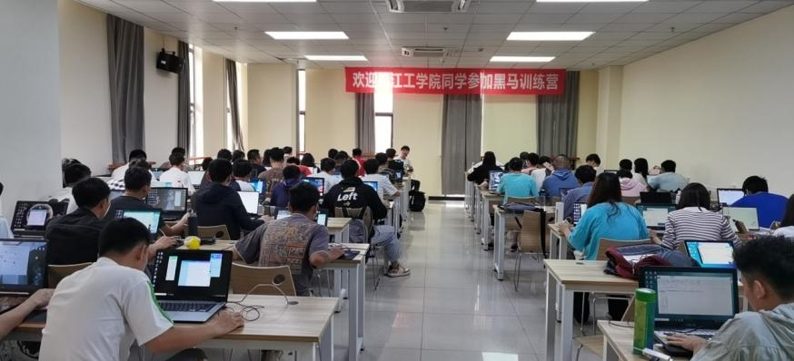 電信院2018級(jí)首批247名學(xué)生赴滬實(shí)習(xí)，開啟軟件開發(fā)實(shí)踐之旅